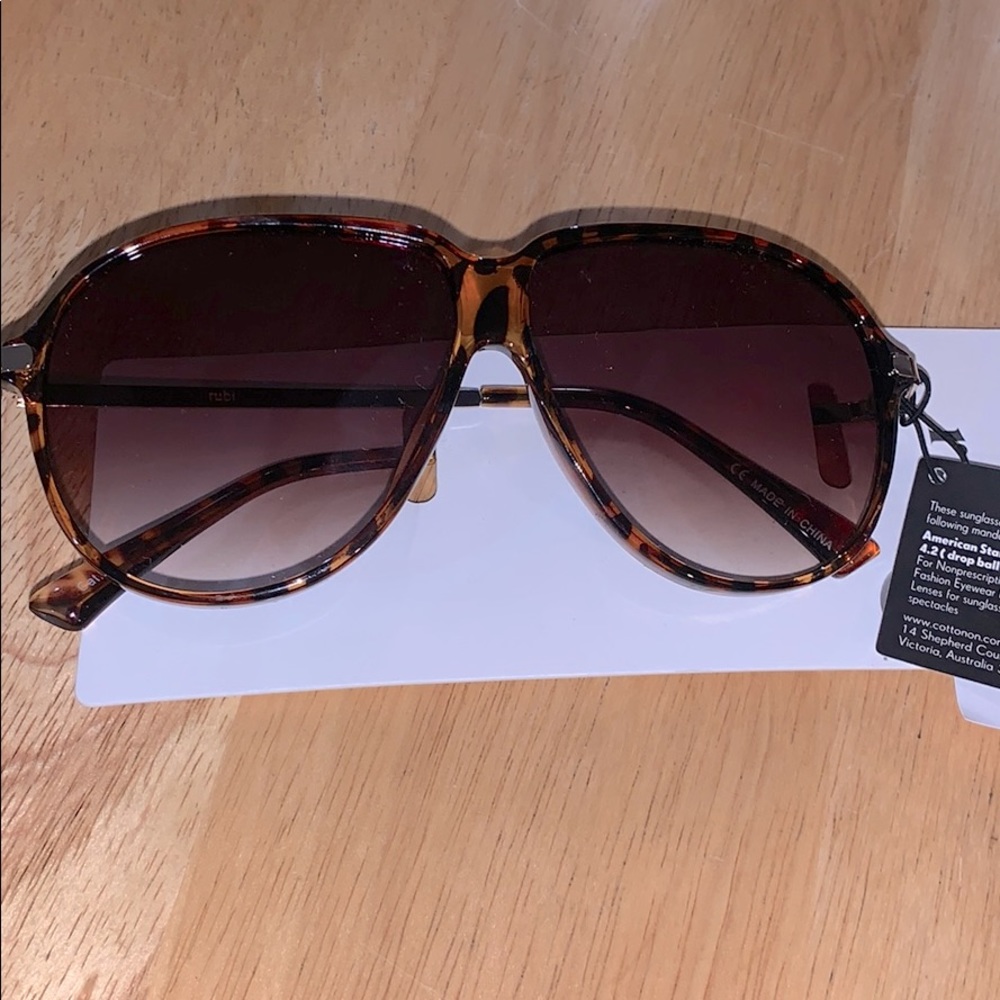 New rubbi sunglasses in tortoise vintage style